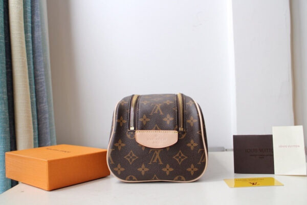 LV King Size Toiletry Monogram Canvas For Men, Travel Bags M47528
