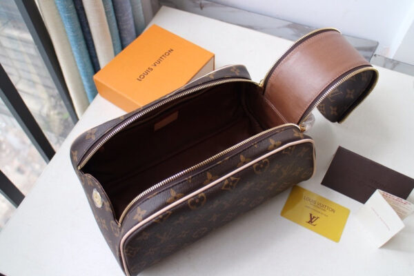 LV King Size Toiletry Monogram Canvas For Men, Travel Bags M47528