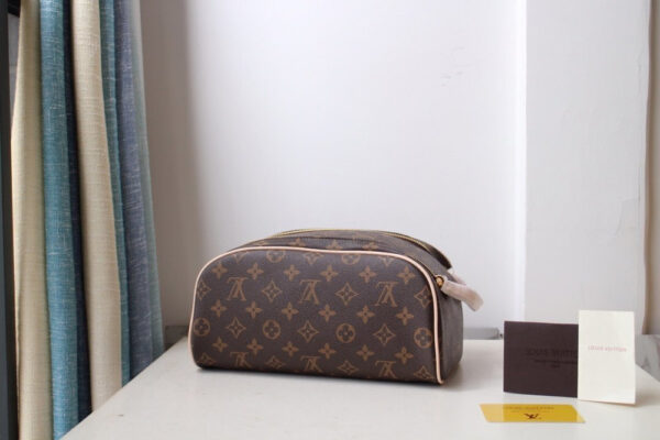 LV King Size Toiletry Monogram Canvas For Men, Travel Bags M47528