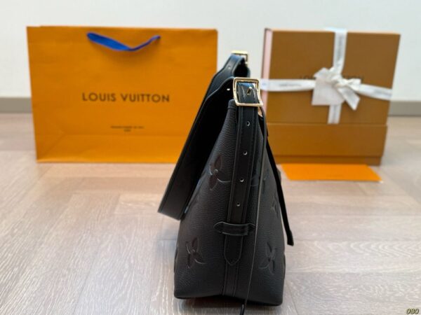 Modern Style Trendy LV Handbag L1629