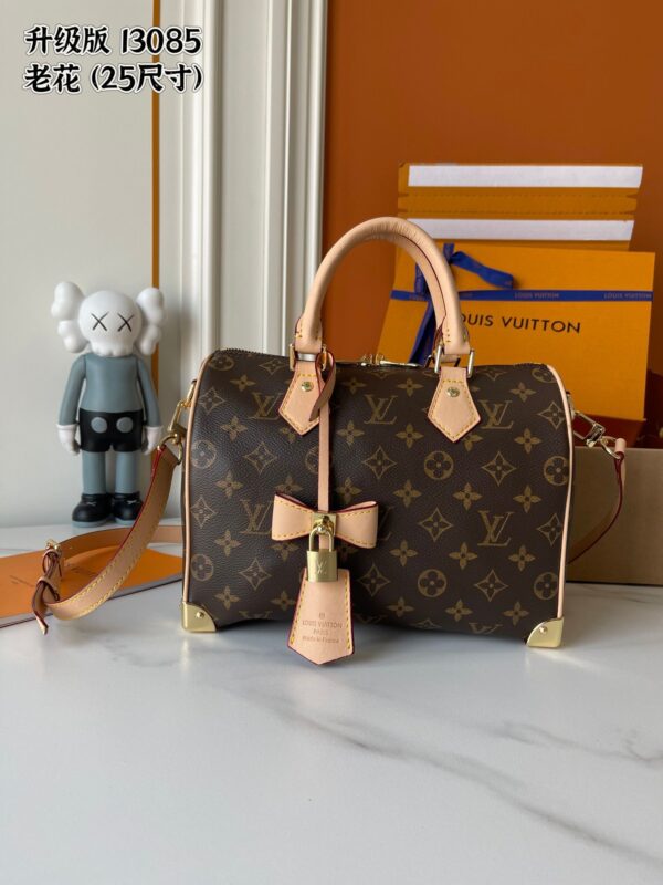 Iconic LV Handbag M13085