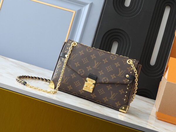 Iconic LV Handbag M14526