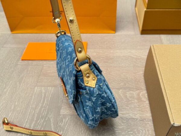 Modern Style Trendy Bag L5032