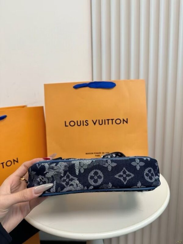 Modern Style Trendy LV Handbag L1529
