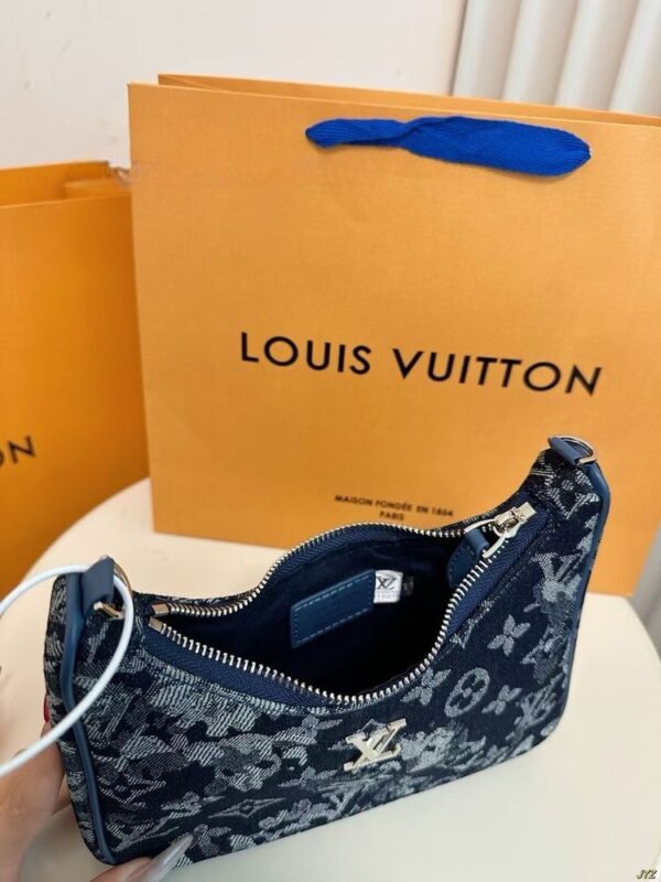 Modern Style Trendy LV Handbag L1529