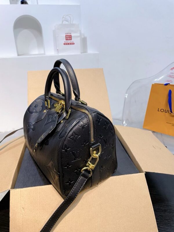 Modern Style Trendy LV Handbag L1420-1