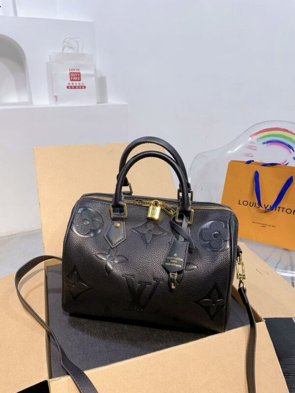 Modern Style Trendy LV Handbag L1420-1