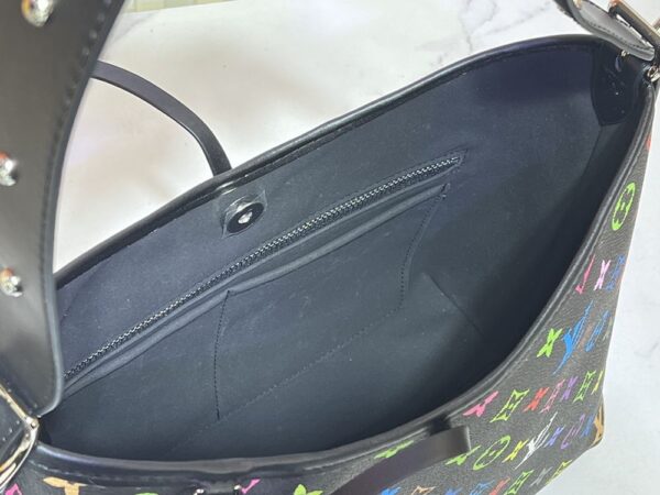 Iconic LV Handbag M46197