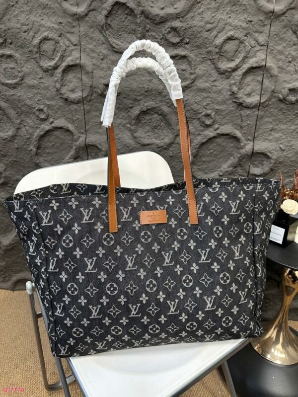 Modern Style Trendy LV Handbag L1383