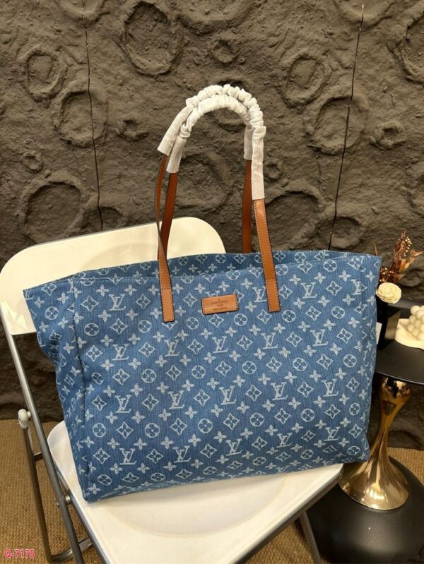 Modern Style Trendy LV Handbag L1383