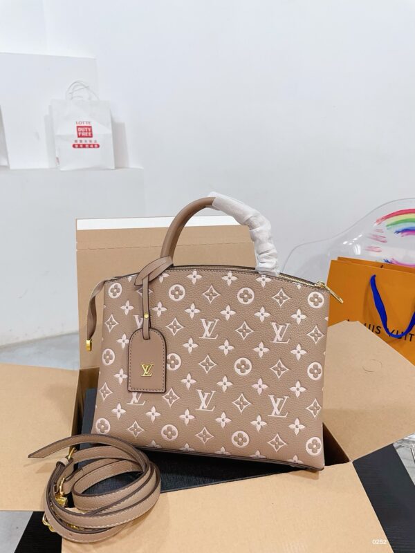 Modern Style Trendy LV Handbag L961