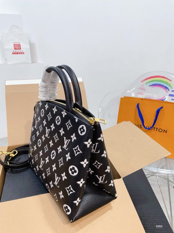 Modern Style Trendy LV Handbag L961