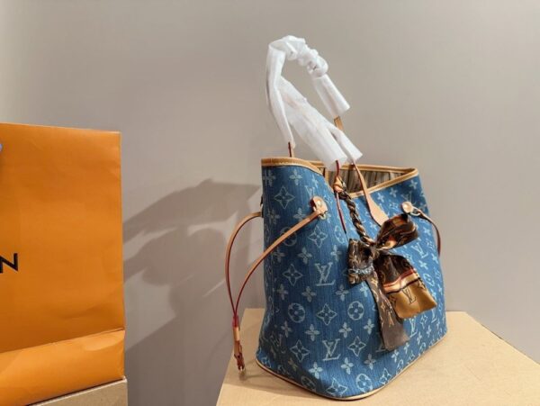 Modern Style Trendy LV Handbag L926