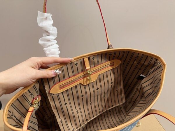 Modern Style Trendy LV Handbag L926