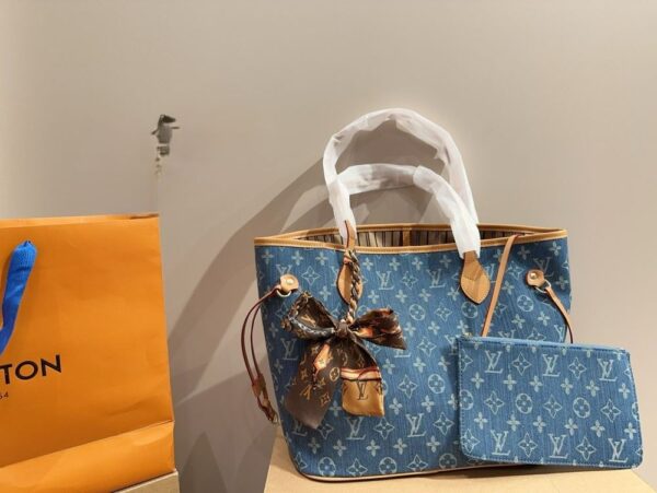 Modern Style Trendy LV Handbag L926