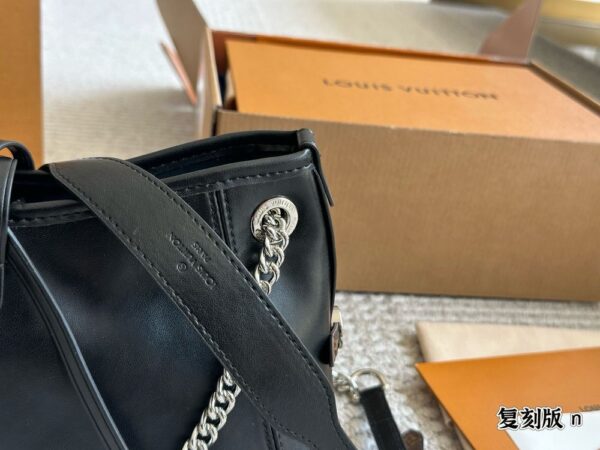 Modern Style Trendy LV Handbag L1817