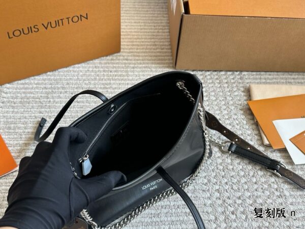 Modern Style Trendy LV Handbag L1817