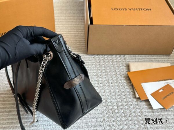 Modern Style Trendy LV Handbag L1817