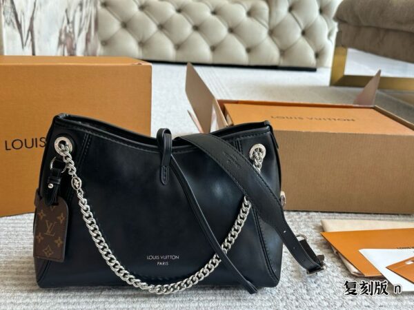 Modern Style Trendy LV Handbag L1817
