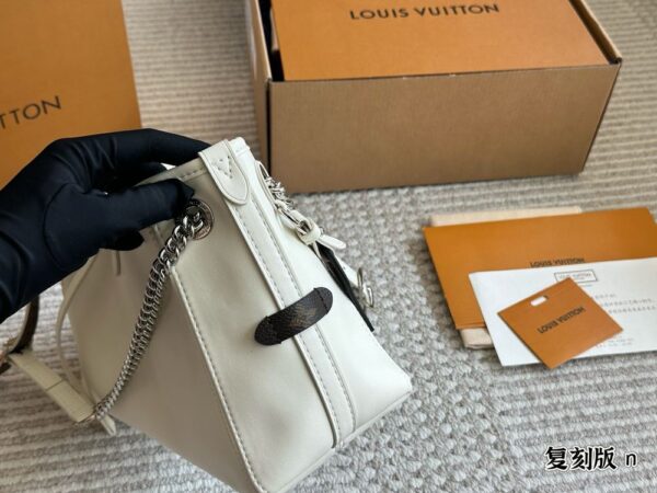 Modern Style Trendy LV Handbag L1817