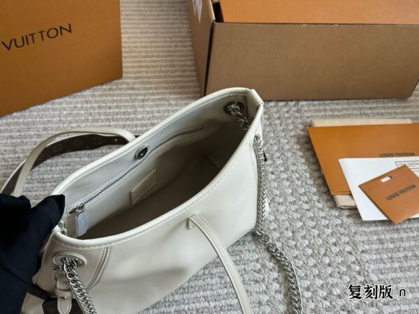 Modern Style Trendy LV Handbag L1817