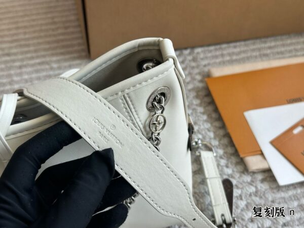 Modern Style Trendy LV Handbag L1817