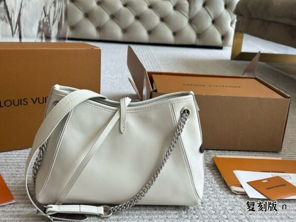 Modern Style Trendy LV Handbag L1817