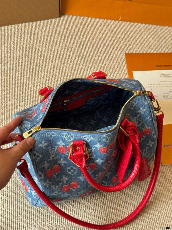Modern Style Trendy LV Handbag L1752