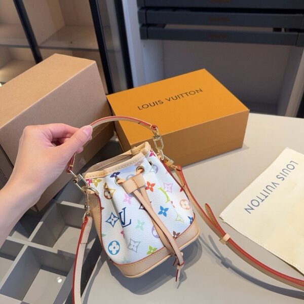 Modern Style Trendy LV Handbag L1670