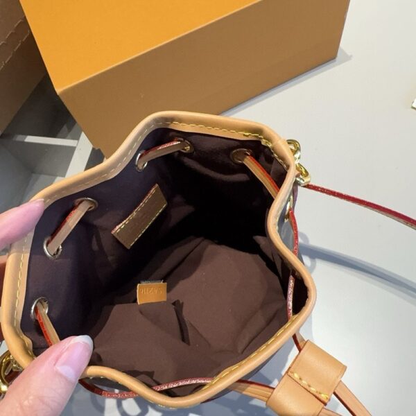 Modern Style Trendy LV Handbag L1670