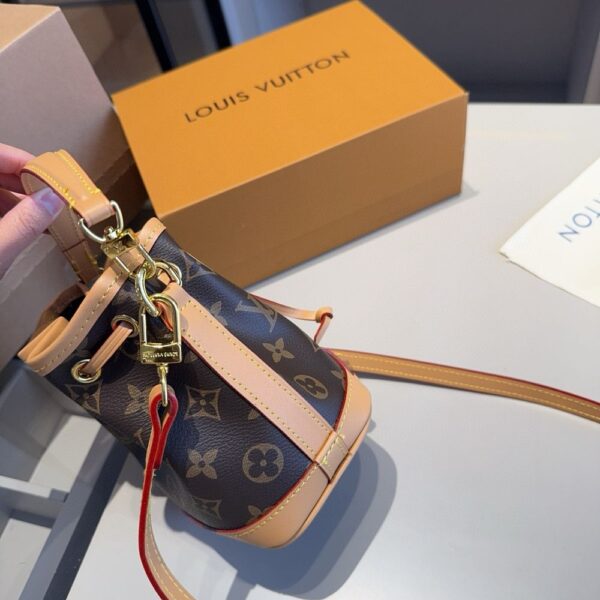 Modern Style Trendy LV Handbag L1670