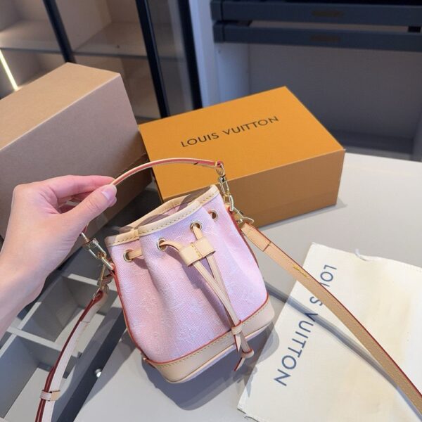 Modern Style Trendy LV Handbag L1670