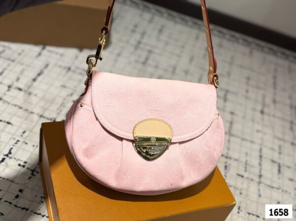 Modern Style Trendy LV Handbag L1655