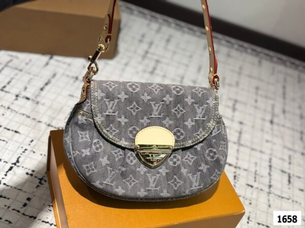 Modern Style Trendy LV Handbag L1655