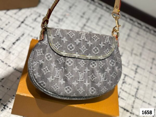 Modern Style Trendy LV Handbag L1655