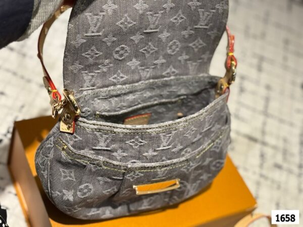 Modern Style Trendy LV Handbag L1655