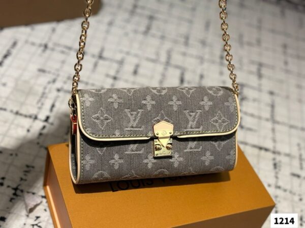 Modern Style Trendy LV Handbag L1654