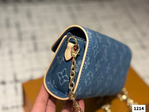 Modern Style Trendy LV Handbag L1654