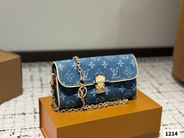 Modern Style Trendy LV Handbag L1654