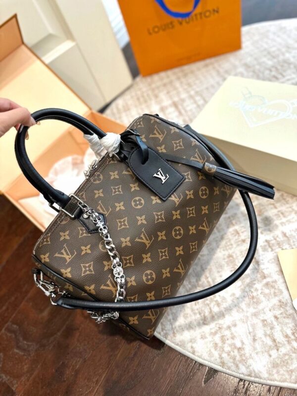 Modern Style Trendy Bag L5205