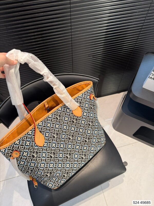 Modern Style Trendy LV Handbag L2110