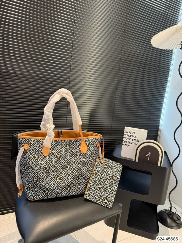 Modern Style Trendy LV Handbag L2110
