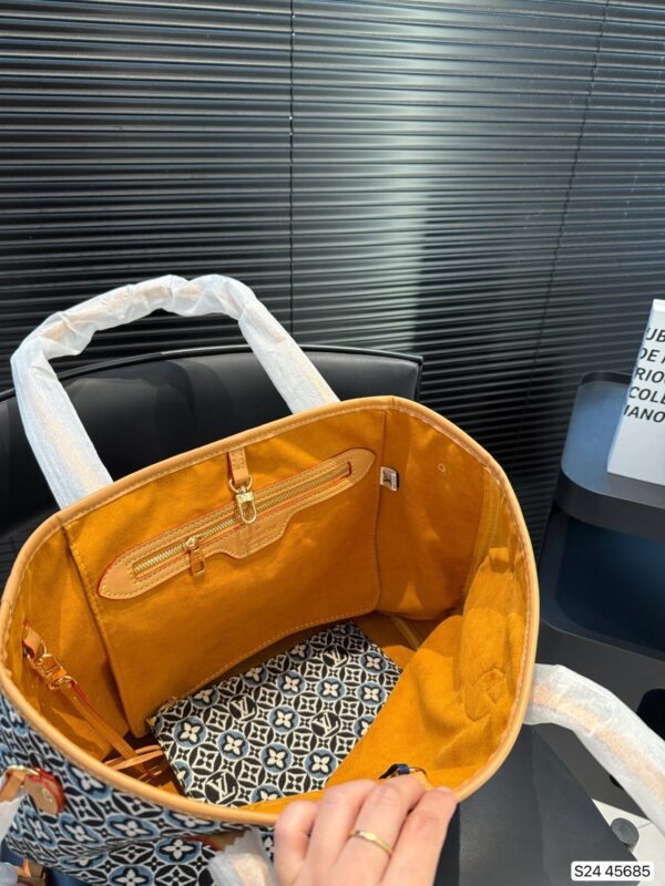 Modern Style Trendy LV Handbag L2110