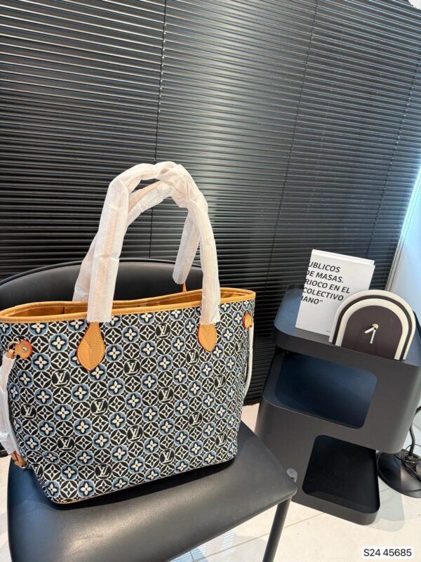 Modern Style Trendy LV Handbag L2110