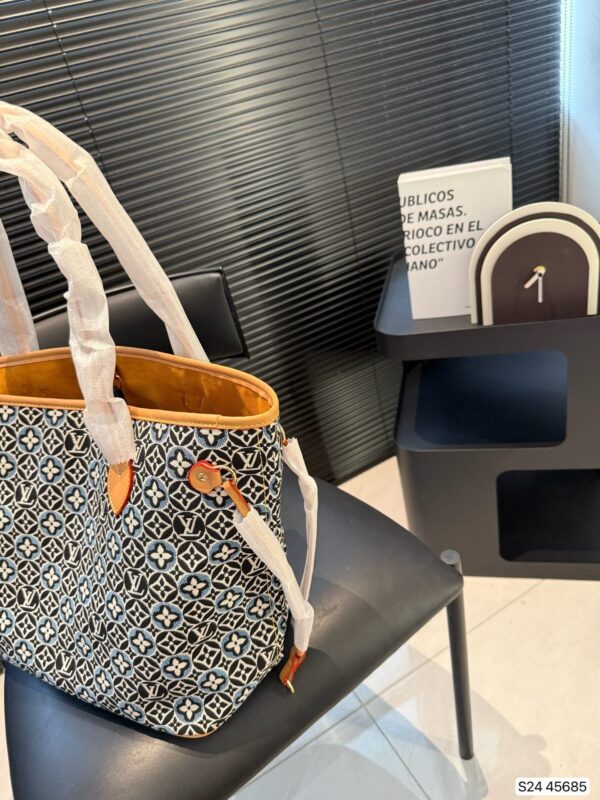 Modern Style Trendy LV Handbag L2110
