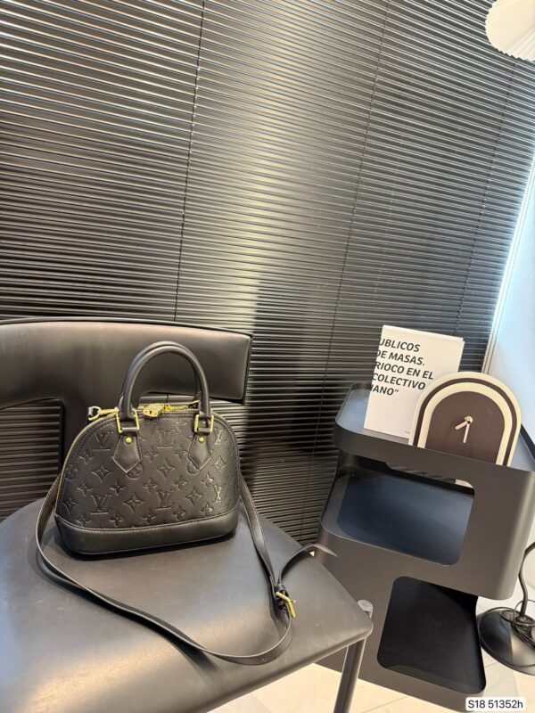 Modern Style Trendy LV Handbag L2109