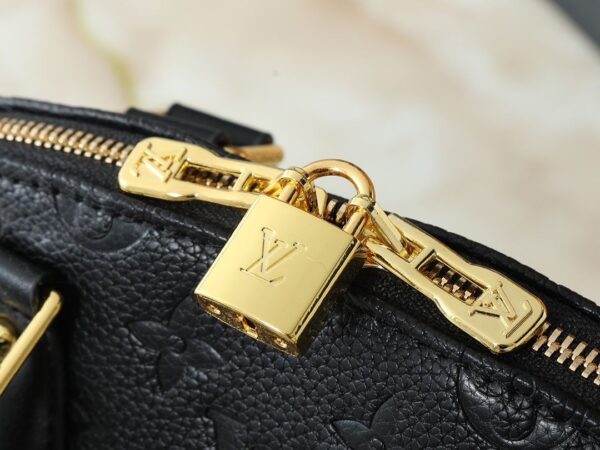 Iconic LV Handbag M53151