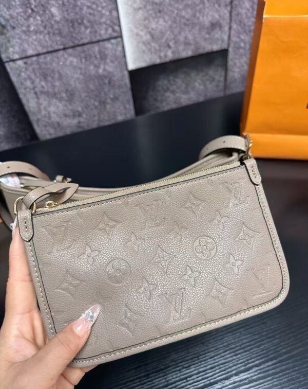Modern Style Trendy LV Handbag L2106 Modern Style Trendy LV Handbag L2106
