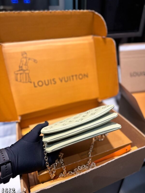 Modern Style Trendy LV Handbag L2096