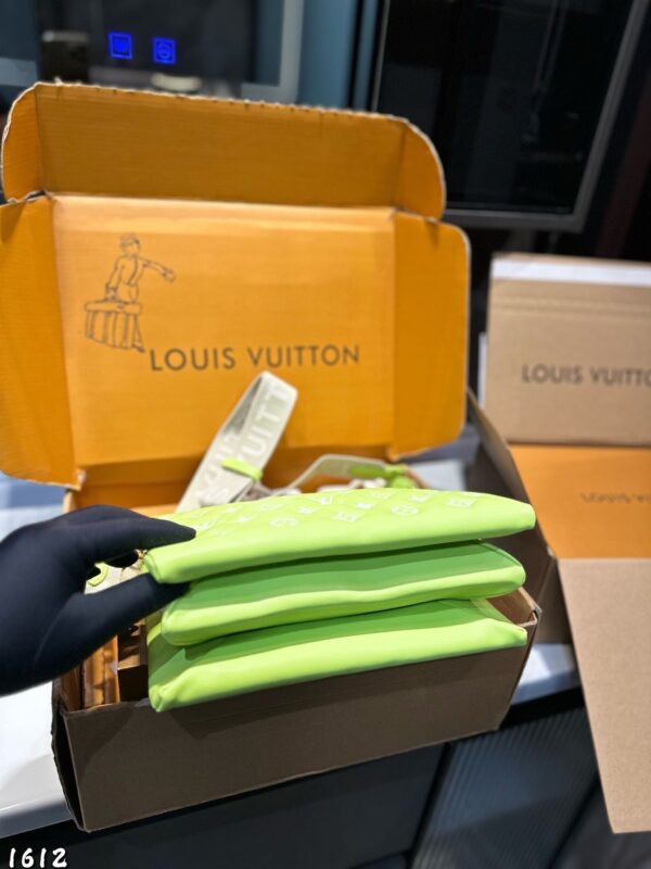 Modern Style Trendy LV Handbag L2095